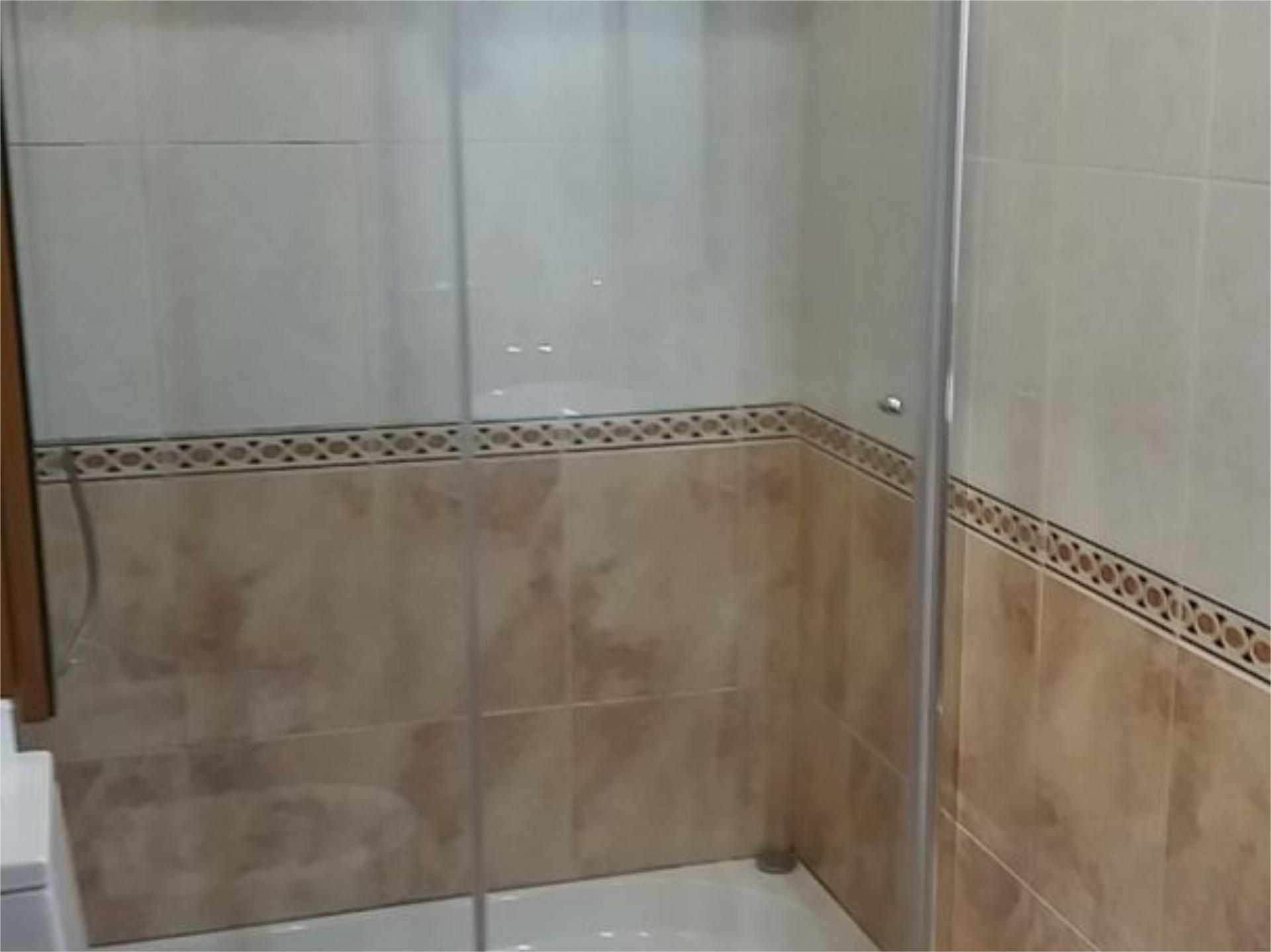 Bany de Pis de lloguer en  Almería Capital amb Aire condicionat, Calefacció i Parquet