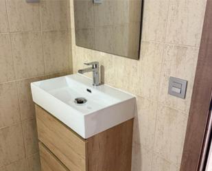 Bany de Local de lloguer en Getafe amb Aire condicionat