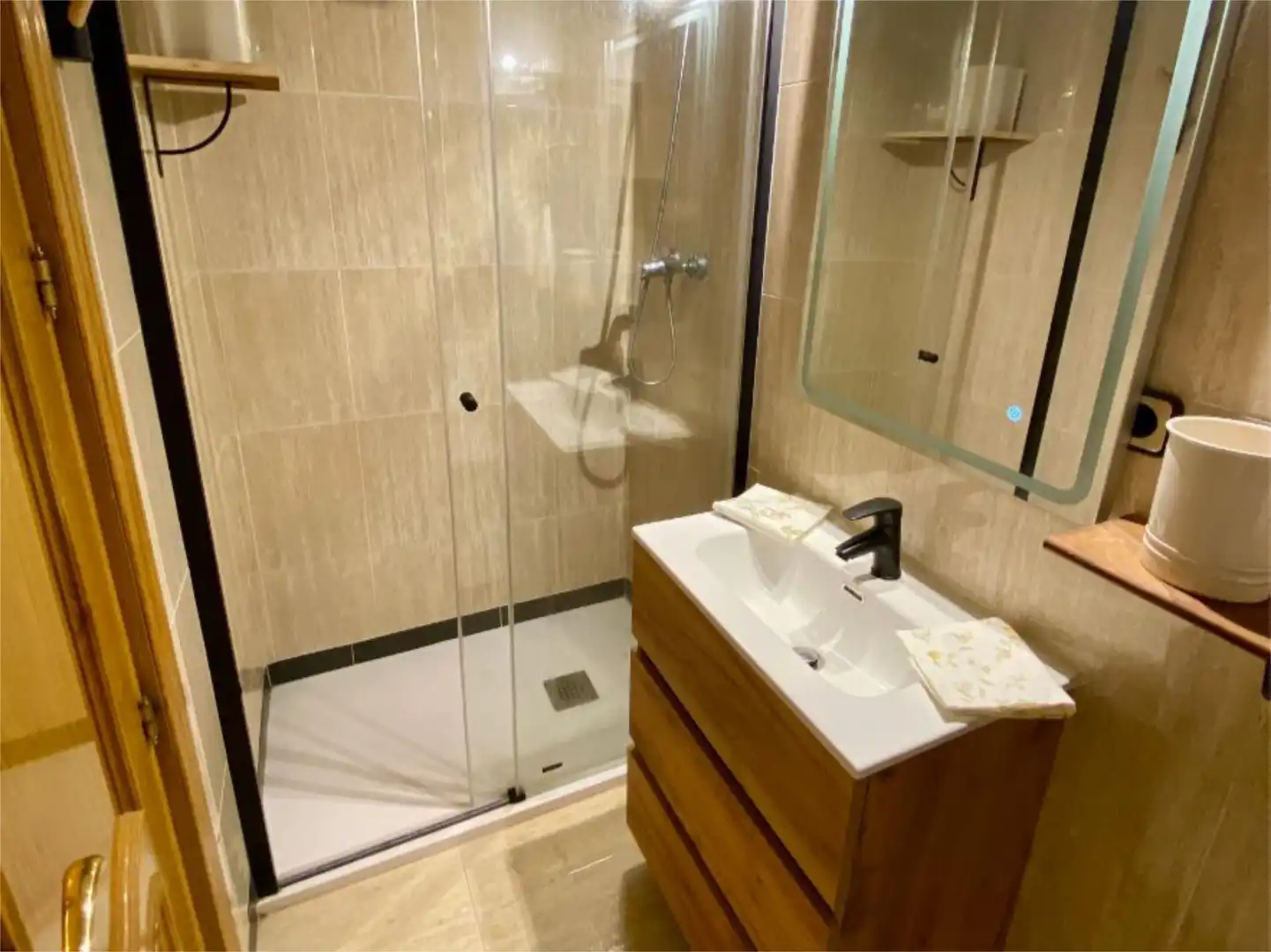 Flat for rent in Avenida de la Iglesia, 7, Somosaguas Bathroom of Flat for rent in Pozuelo de Alarcón with Air Conditioner and Balcony