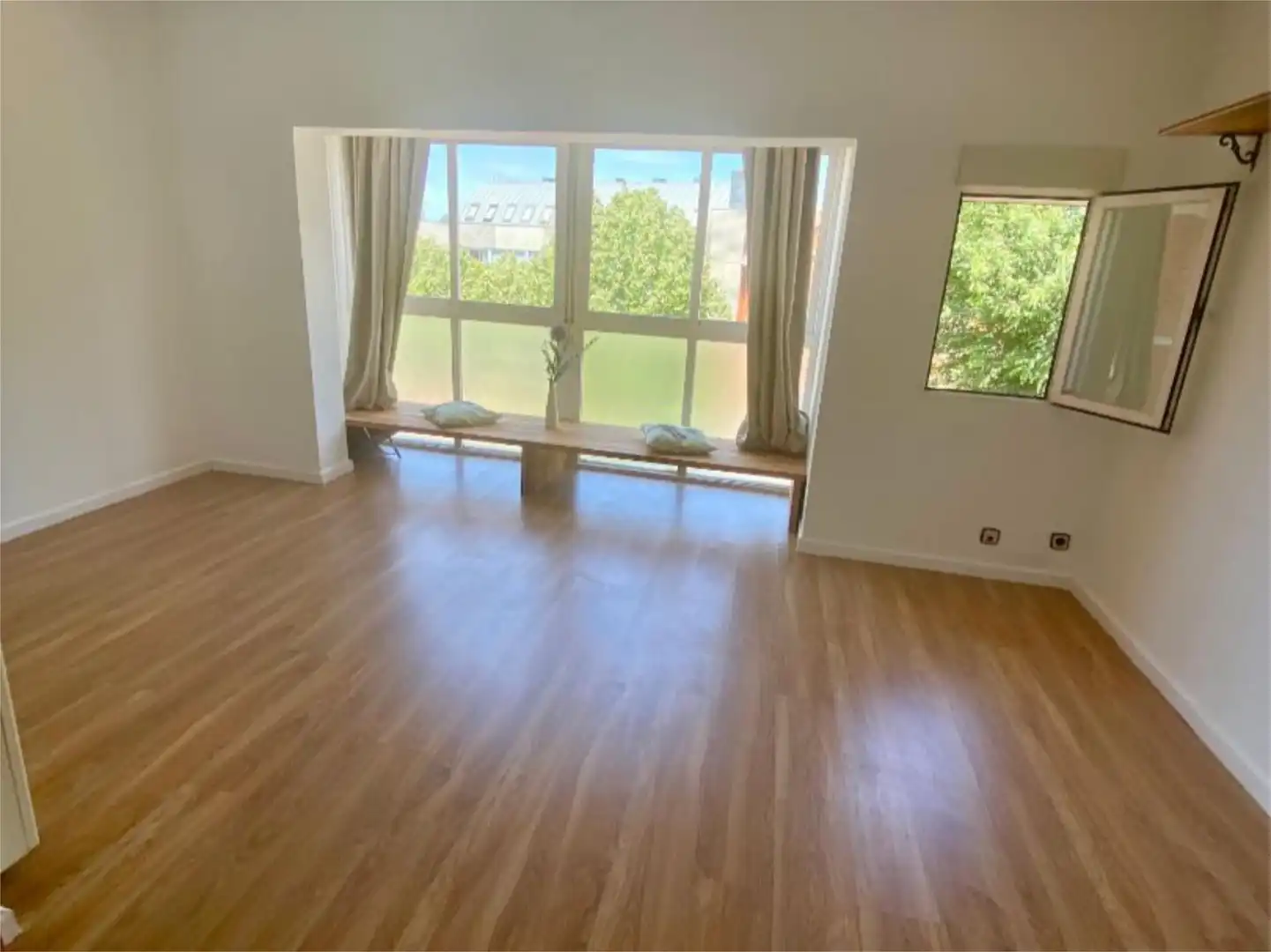 Flat for rent in Avenida de la Iglesia, 7, Somosaguas Living room of Flat for rent in Pozuelo de Alarcón with Air Conditioner and Balcony