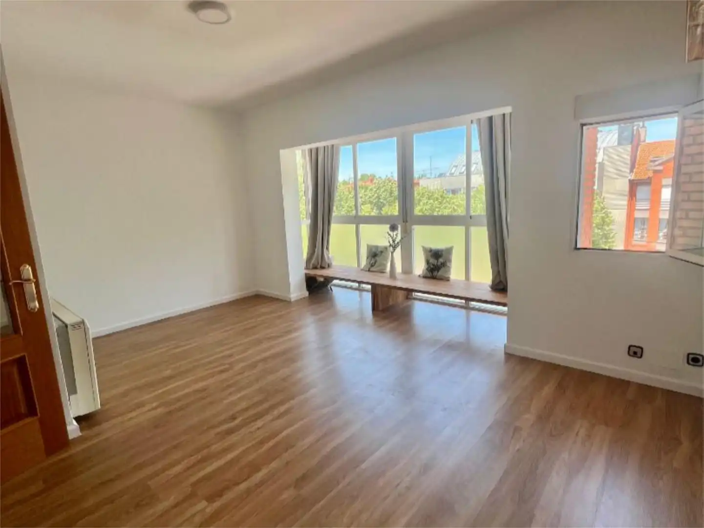 Flat for rent in Avenida de la Iglesia, 7, Somosaguas Living room of Flat for rent in Pozuelo de Alarcón with Air Conditioner and Balcony