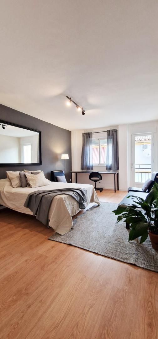 Bedroom of Flat to share in Ronda  with Parquet flooring, Furnished and Oven