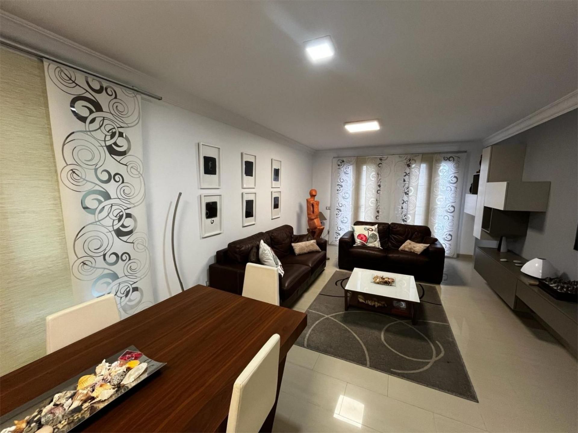 Sala d'estar de Pis en venda en Las Palmas de Gran Canaria amb Aire condicionat