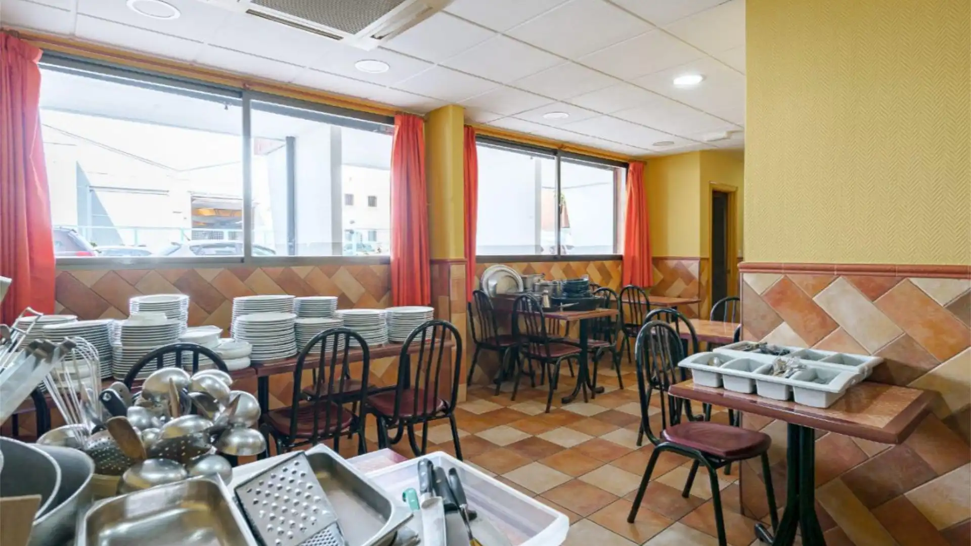 Geschaftsraum zur ubertragung in Torrejón de Ardoz mit Klimaanlage, Heizung und Möbliert