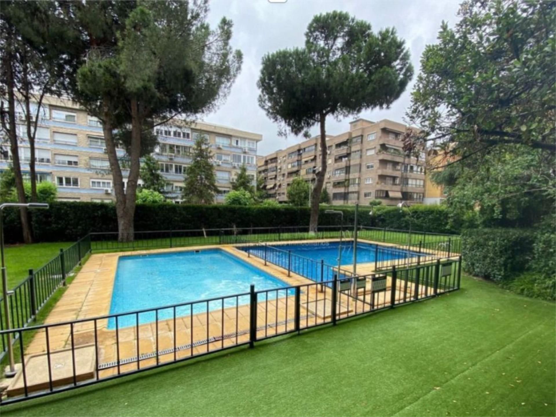 Swimming pool of Flat to rent in  Madrid Capital  with Air Conditioner and Swimming Pool