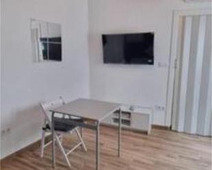 Sala d'estar de Apartament de lloguer en  Sevilla Capital amb Calefacció i Moblat