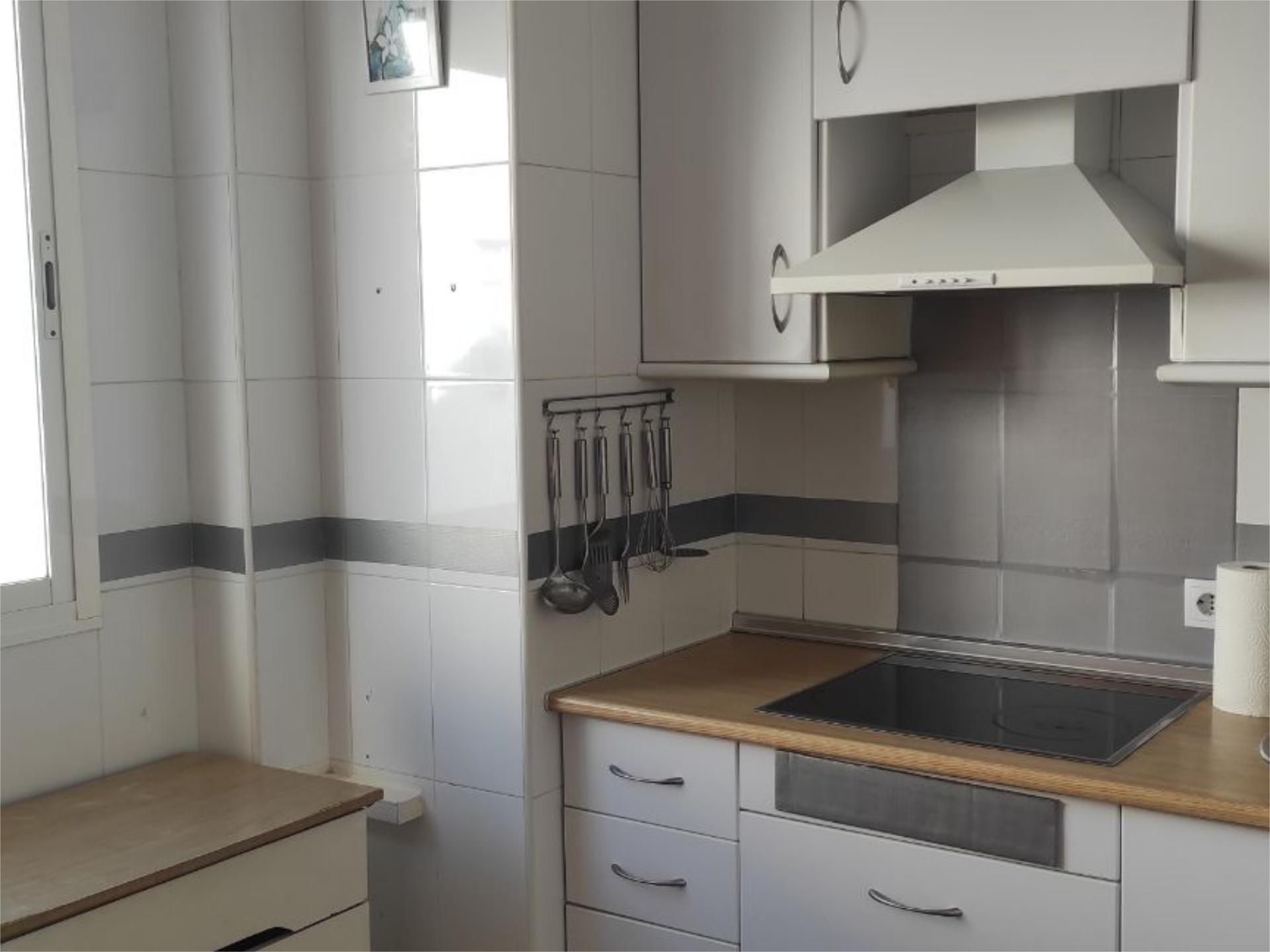 Kitchen of Flat to rent in  Sevilla Capital  with Air Conditioner, Parquet flooring and Furnished