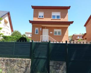 Exterior view of House or chalet for sale in El Espinar  with Terrace