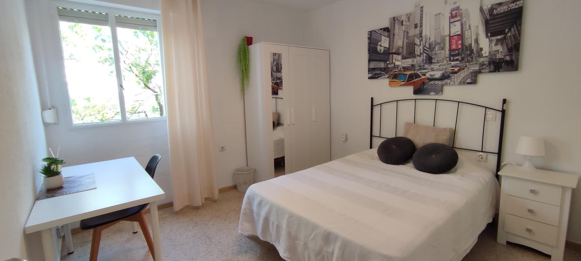 Bedroom of Flat to share in  Sevilla Capital  with Terrace, Furnished and Oven