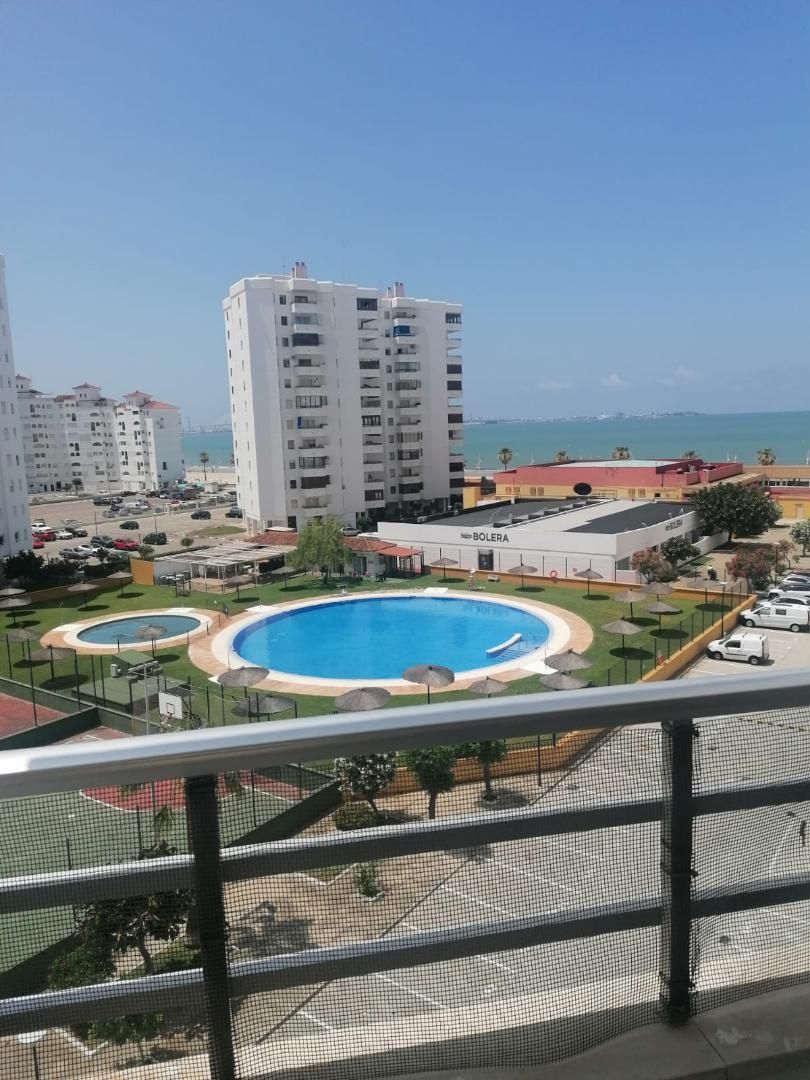 Piscina de Apartament en venda en El Puerto de Santa María amb Aire condicionat, Calefacció i Terrassa