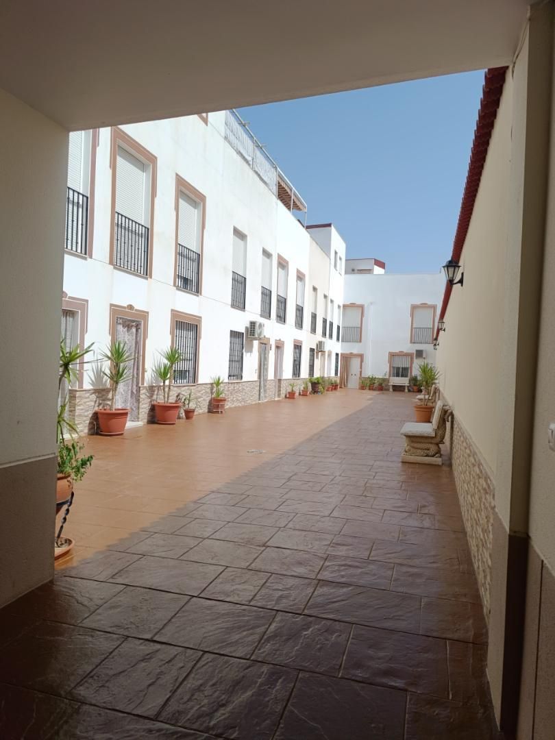 Vista exterior de Casa adosada en venda en Aguilar de la Frontera amb Aire condicionat, Calefacció i Terrassa
