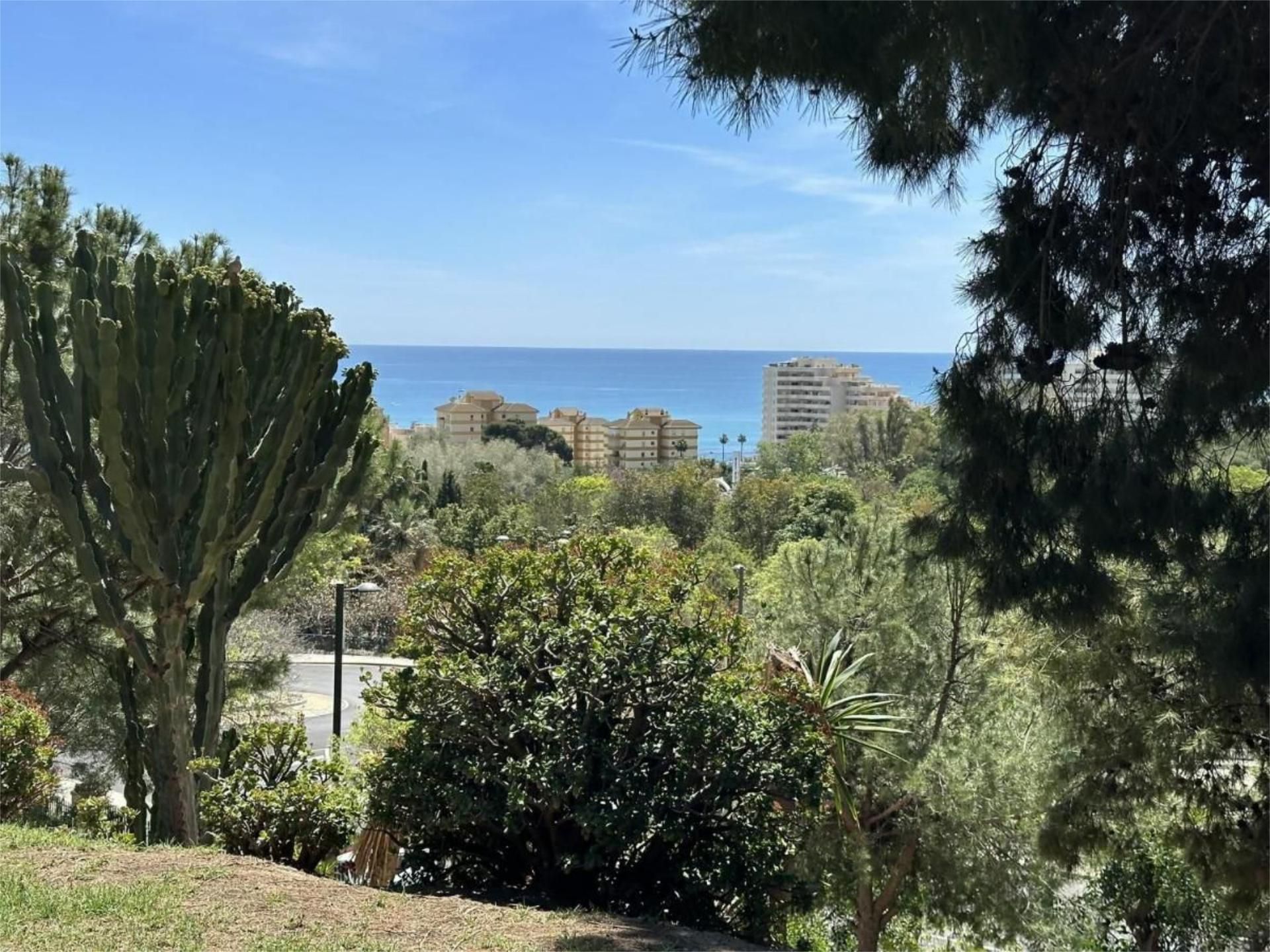 Vista exterior de Pis en venda en Benalmádena amb Aire condicionat, Terrassa i Piscina
