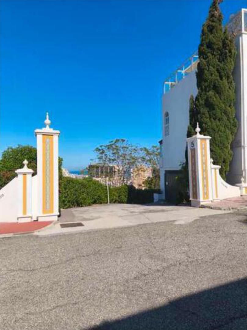 Vista exterior de Casa adosada en venda en Benalmádena amb Terrassa i Piscina