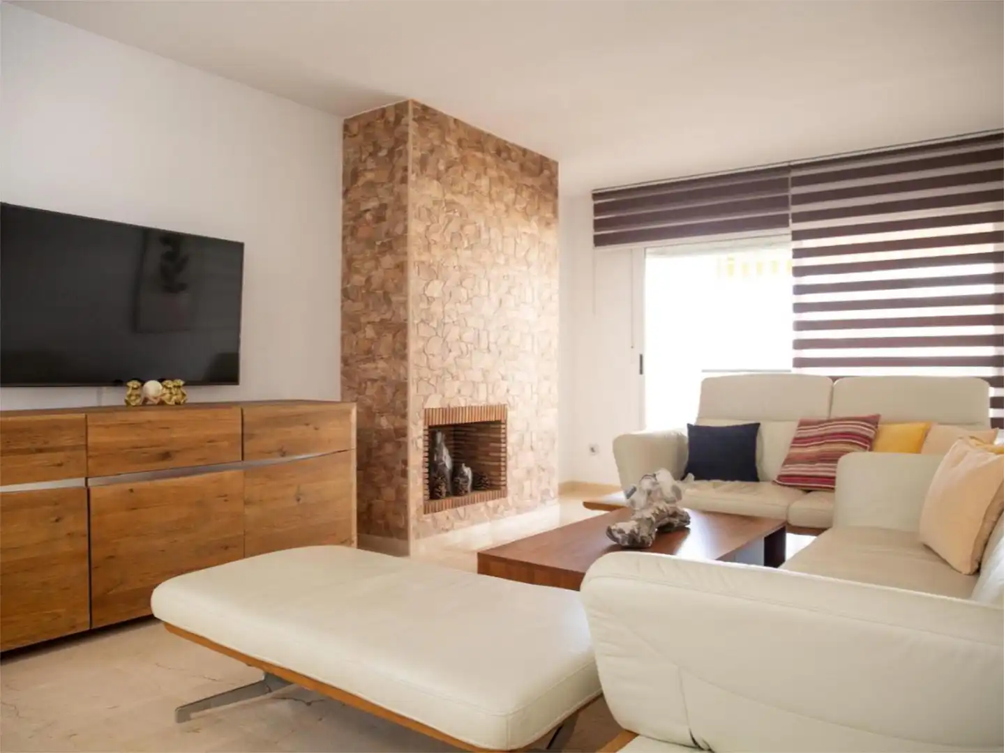 Living room of Flat for rent in Marbella  with Air Conditioner, Heating and Private garden