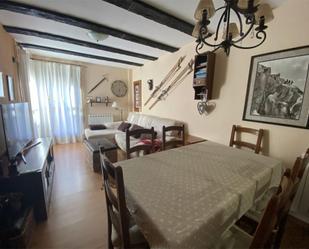 Sala d'estar de Apartament en venda en Benasque amb Terrassa