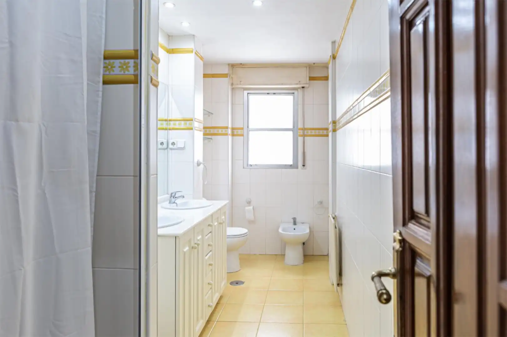 Baño de Piso en venta en  Jaén Capital con Aire acondicionado y Terraza
