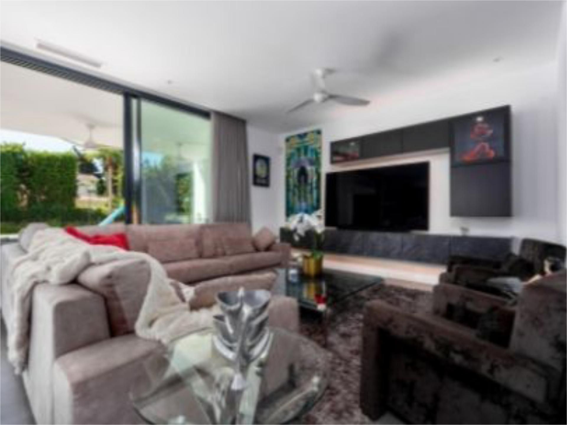 Sala d'estar de Casa o xalet en venda en Estepona amb Aire condicionat, Terrassa i Piscina
