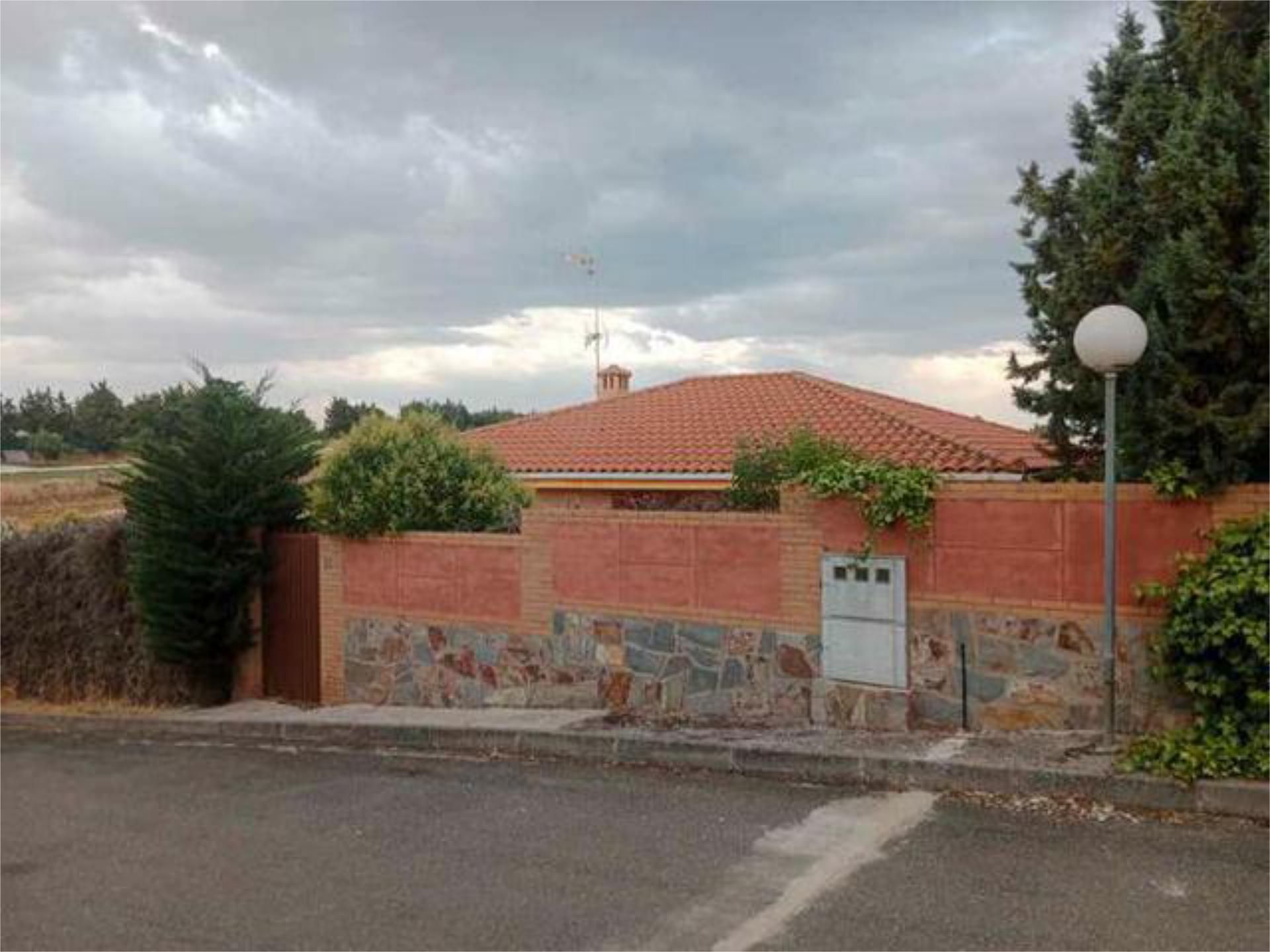 Exterior view of Single-family semi-detached for sale in Albarreal de Tajo  with Heating, Private garden and Terrace