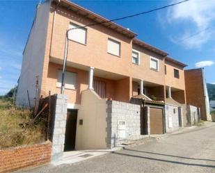 Vista exterior de Casa adosada en venda en San Pablo de los Montes amb Calefacció, Jardí privat i Terrassa