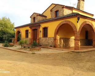 Exterior view of Single-family semi-detached to rent in Fuente del Maestre  with Swimming Pool and Pets allowed