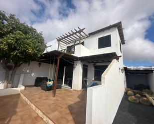 Casa o xalet en venda a Calle Montaña Tisalaya, 3, Puerto del Carmen Vista exterior de Casa o xalet en venda en Tías amb Jardí privat, Terrassa i Traster