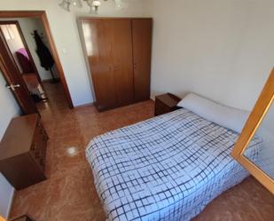 Bedroom of Flat to share in Ejea de los Caballeros  with Heating, Furnished and Oven