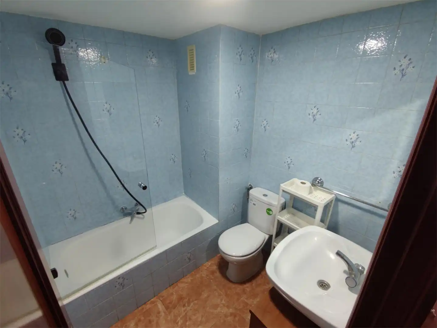 Room in Calle Independencia, 5, Ejea de los Caballeros Bathroom of Flat for share in Ejea de los Caballeros with Heating, Furnished and Oven