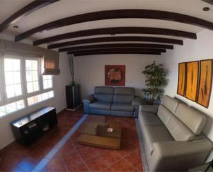 Sala d'estar de Casa o xalet de lloguer en Las Palmas de Gran Canaria amb Jardí privat, Terrassa i Piscina