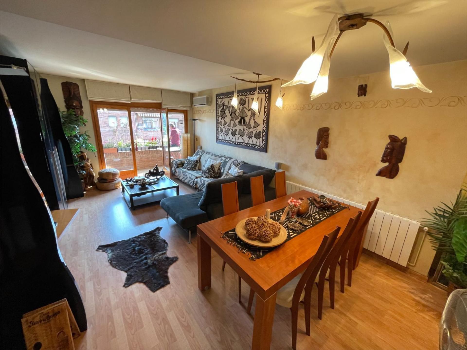 Sala d'estar de Pis en venda en Sant Esteve Sesrovires amb Aire condicionat, Calefacció i Parquet