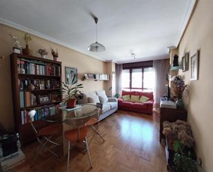 Sala d'estar de Apartament en venda en Oviedo 