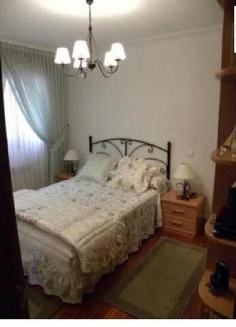 Dormitori de Apartament en venda en Medina de Pomar amb Terrassa i Piscina