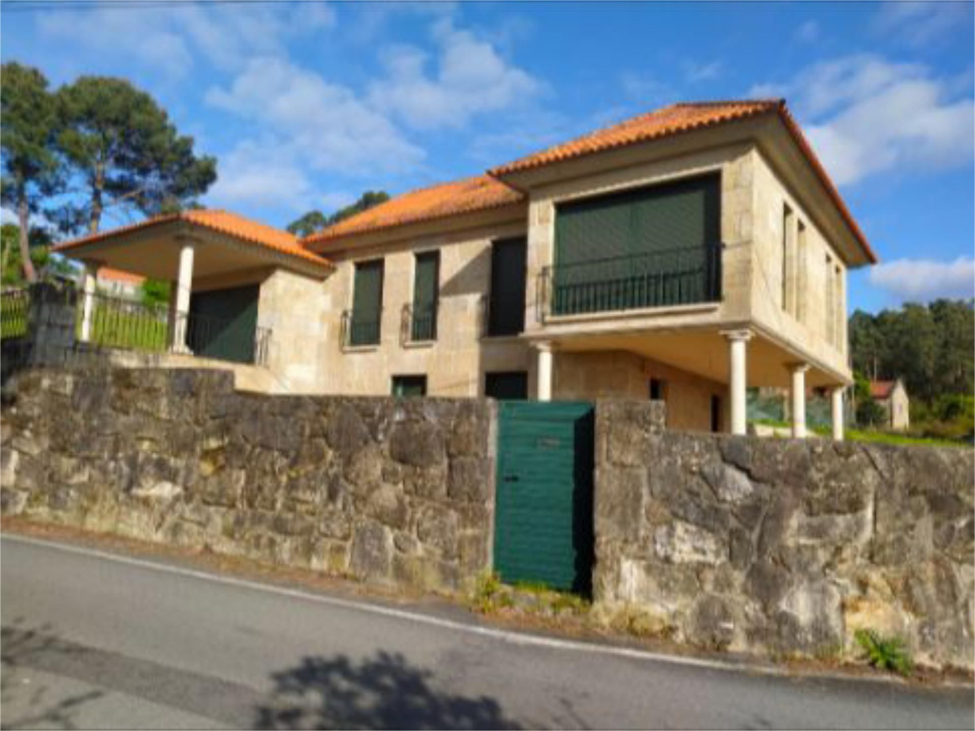Vista exterior de Casa o xalet en venda en Pontevedra Capital  amb Calefacció, Jardí privat i Parquet