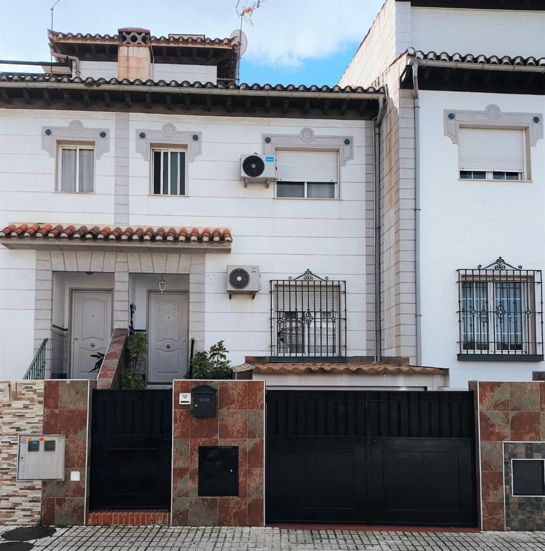 Exterior view of House or chalet for sale in Ogíjares  with Air Conditioner, Terrace and Balcony