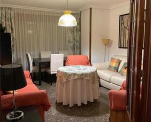 Sala d'estar de Pis de lloguer en  Jaén Capital amb Calefacció, Terrassa i Moblat