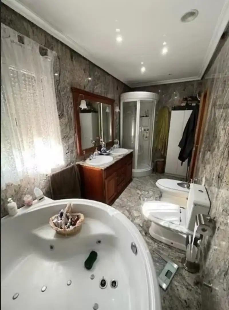 Houses for sale in Calle Rusia, 45, Ciudad Jardín Bathroom of Houses for sale in Ciudad Real Capital with Air Conditioner, Terrace and Swimming Pool