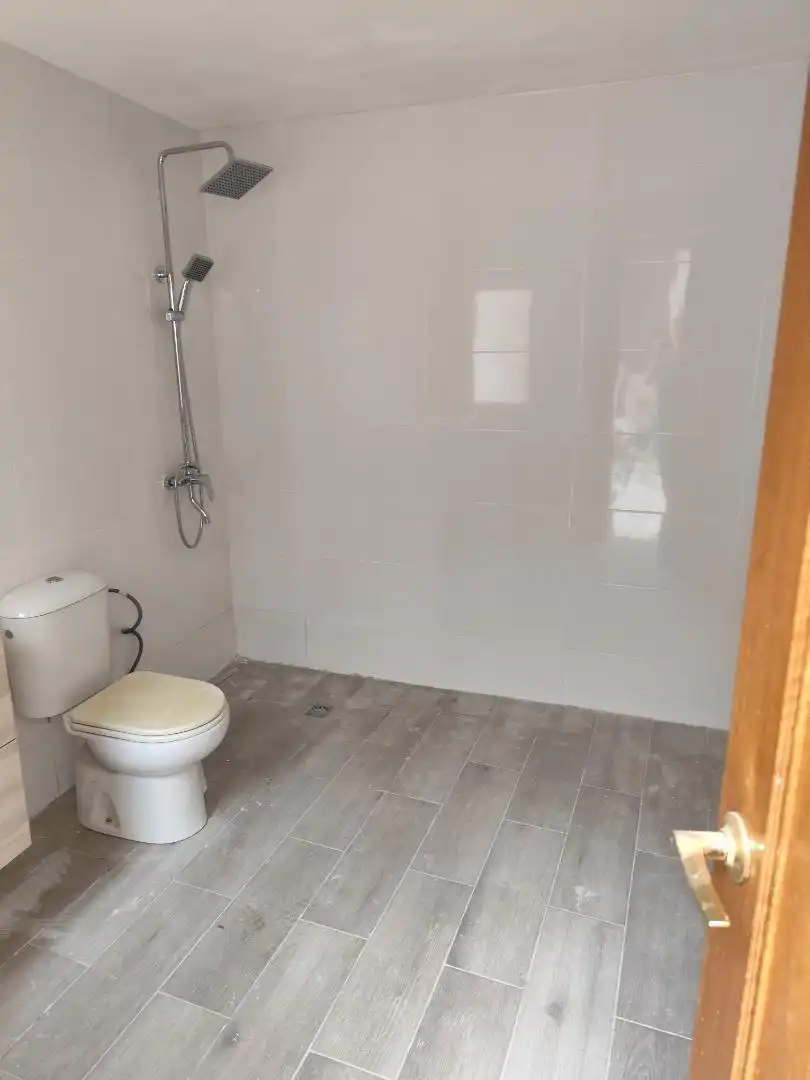 Badezimmer von Einfamilien-Reihenhaus zur Miete in  Valencia Capital mit Terrasse