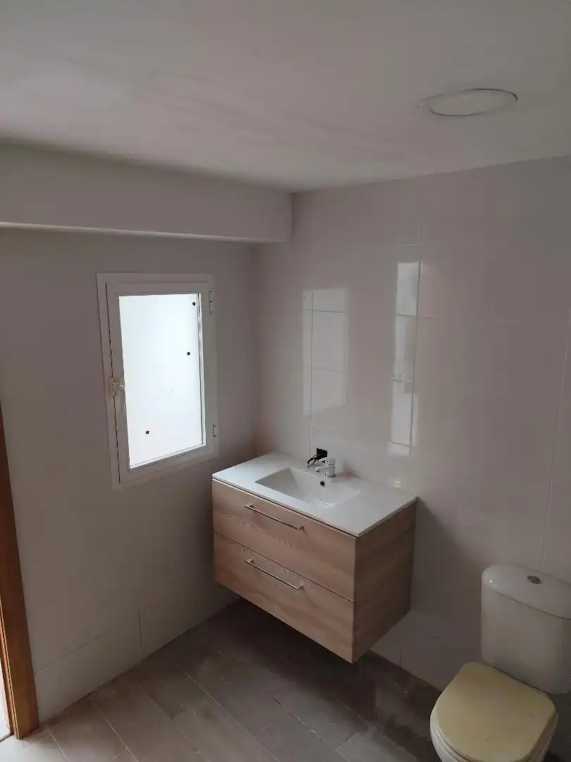 Badezimmer von Einfamilien-Reihenhaus zur Miete in  Valencia Capital mit Terrasse