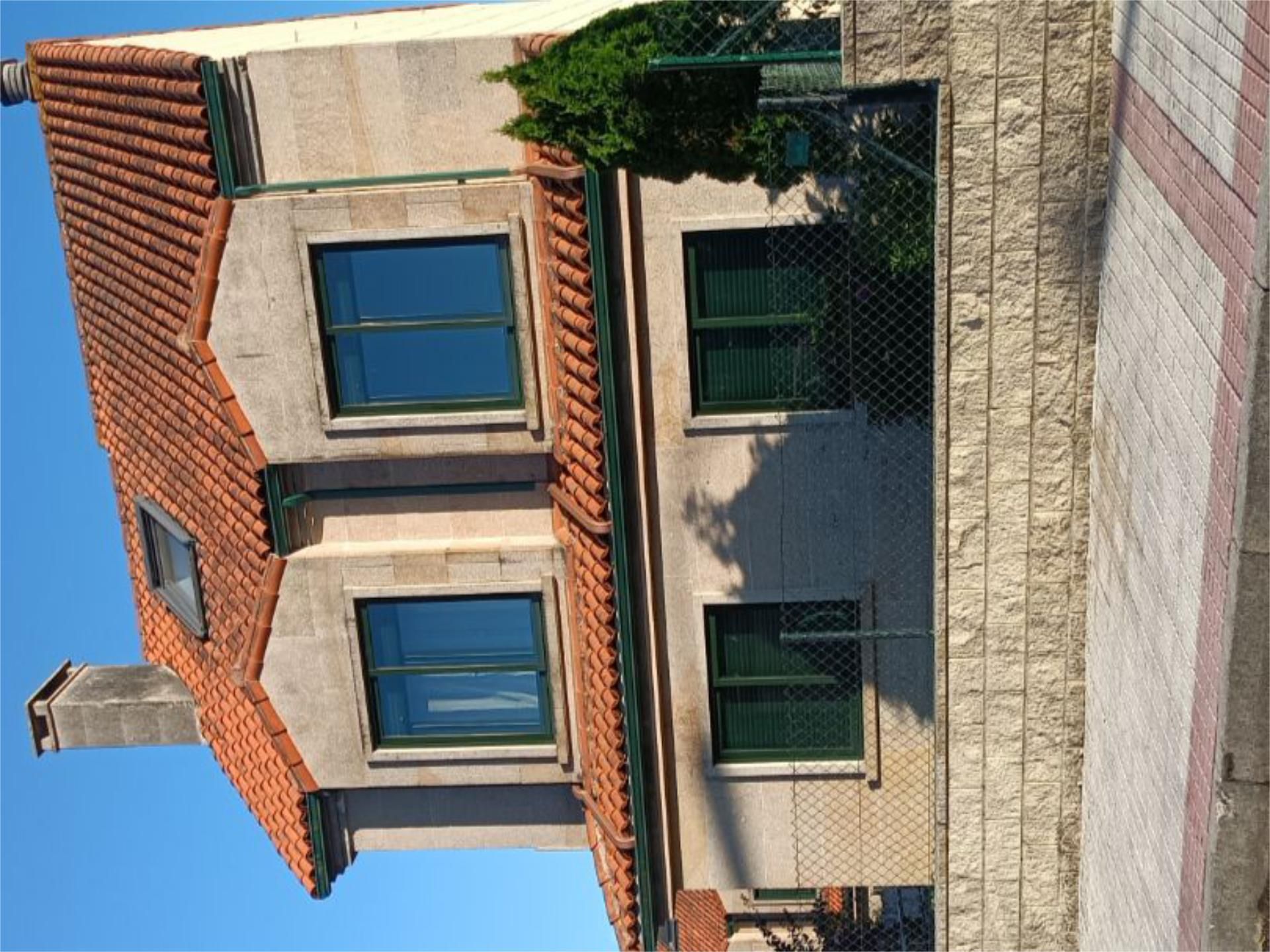 Vista exterior de Casa o xalet de lloguer en Nigrán amb Calefacció, Jardí privat i Parquet