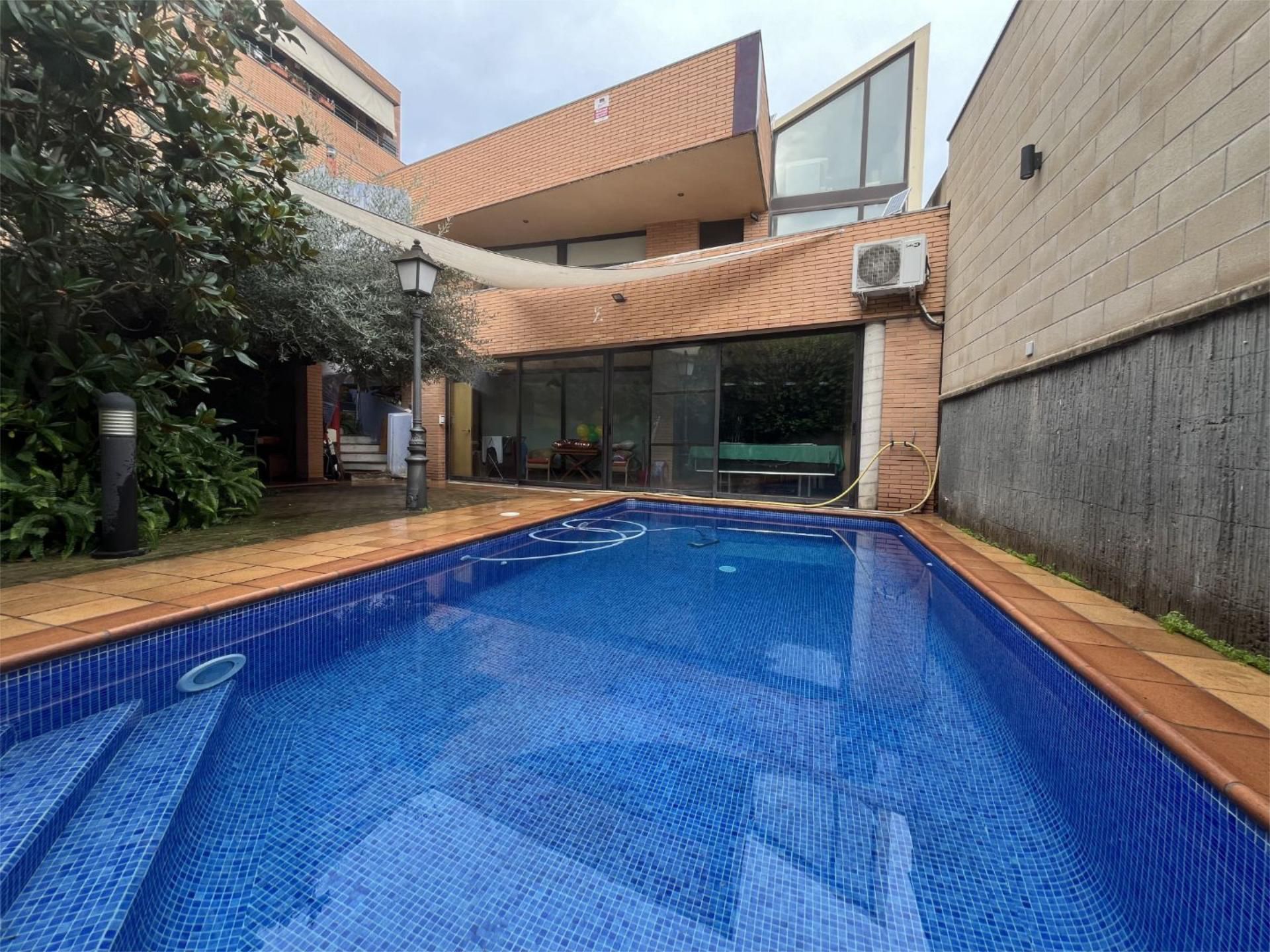 Swimming pool of Duplex for sale in Sabadell  with Air Conditioner, Terrace and Swimming Pool