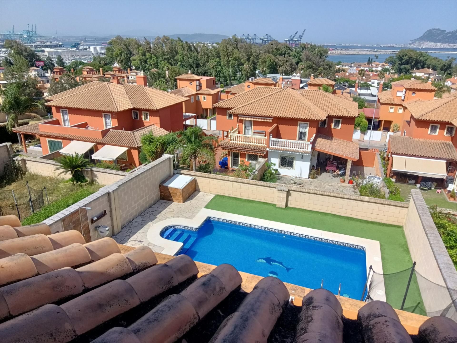 Piscina de Casa o xalet en venda en Algeciras amb Aire condicionat, Calefacció i Jardí privat