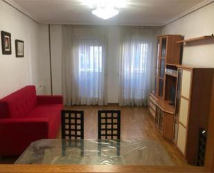 Dormitori de Apartament de lloguer en  Zaragoza Capital amb Moblat
