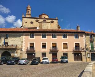 Vista exterior de Casa adosada en venda en Orihuela del Tremedal amb Traster, Moblat i Balcó