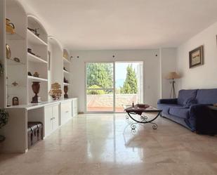 Living room of Flat for sale in Marbella  with Air Conditioner, Terrace and Swimming Pool