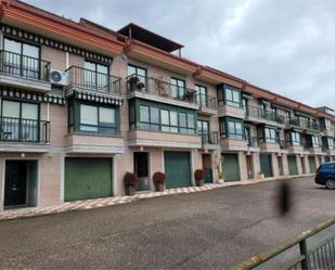Exterior view of Single-family semi-detached for sale in Ponteareas  with Terrace