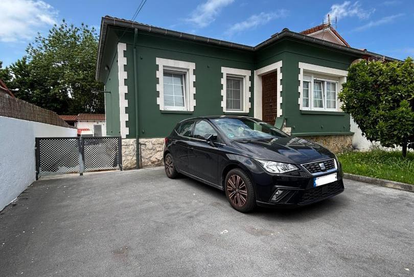 Casa adosada en venda a Avenida de la Libertad, 9, Muriedas, Cantabria - imatge 1 Foto 1 de Casa adosada en venda a Avenida de la Libertad, 9, Muriedas, Cantabria