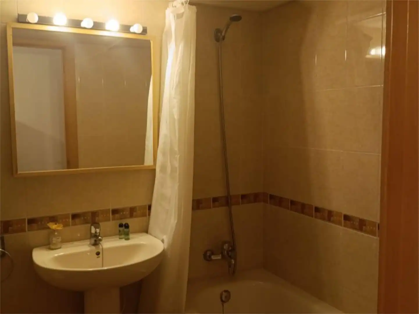 Piso en venta en Calle la Montaña, 4, Zona Nueva Camas - Marcelino Camacho Baño de Piso en venta en Camas con Aire acondicionado, Calefacción y Amueblado