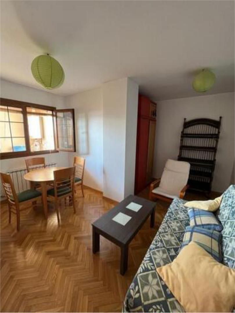 Dormitori de Apartament de lloguer en Quintanar de la Orden amb Calefacció, Terrassa i Moblat