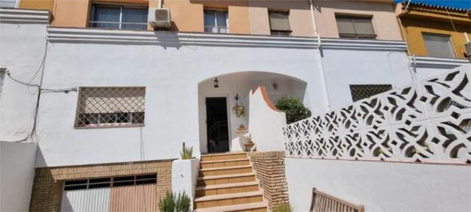 Vista exterior de Casa o xalet en venda en Mairena del Aljarafe amb Calefacció, Terrassa i Traster