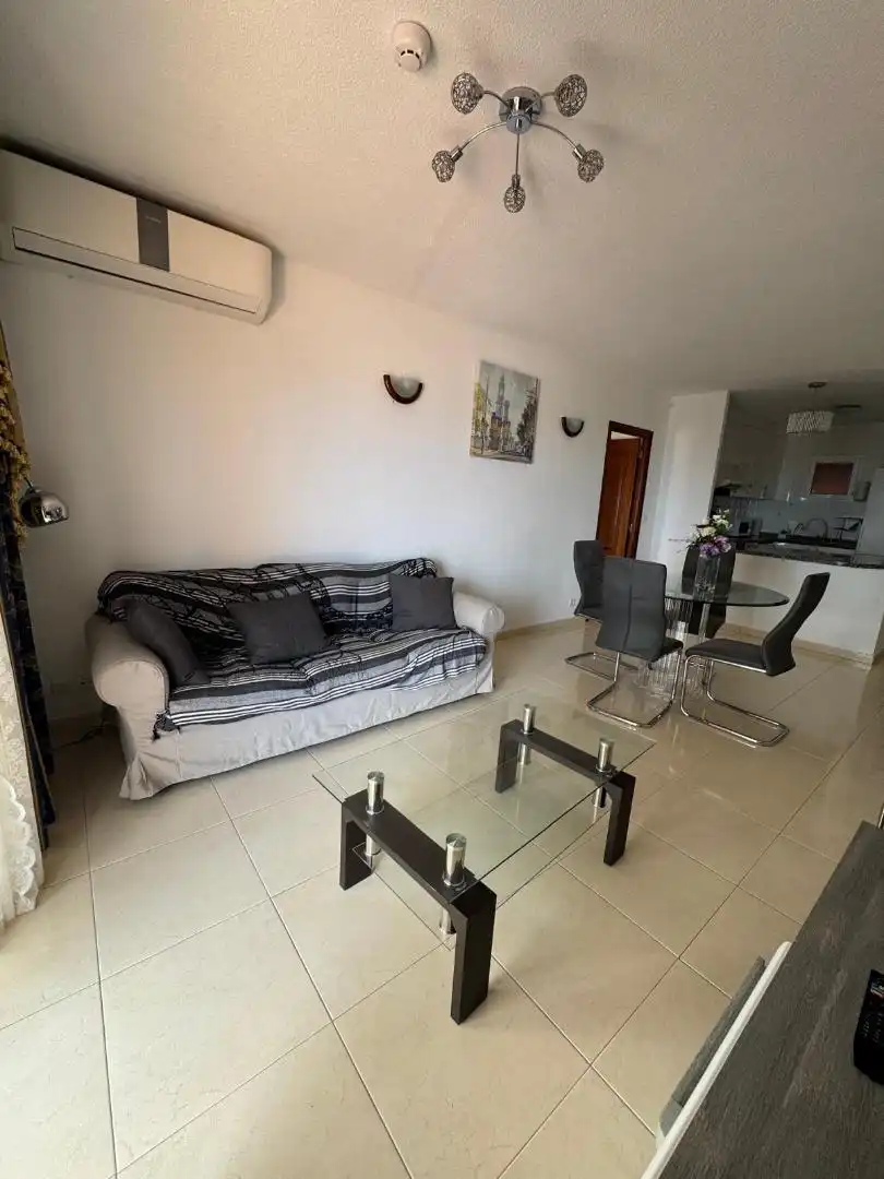 Wohnung zum Verkauf in Calle Murcia, 3, Torviscas Centro y Alto Wohnzimmer von Wohnung zum Verkauf in Adeje mit Klimaanlage, Terrasse und Schwimmbad