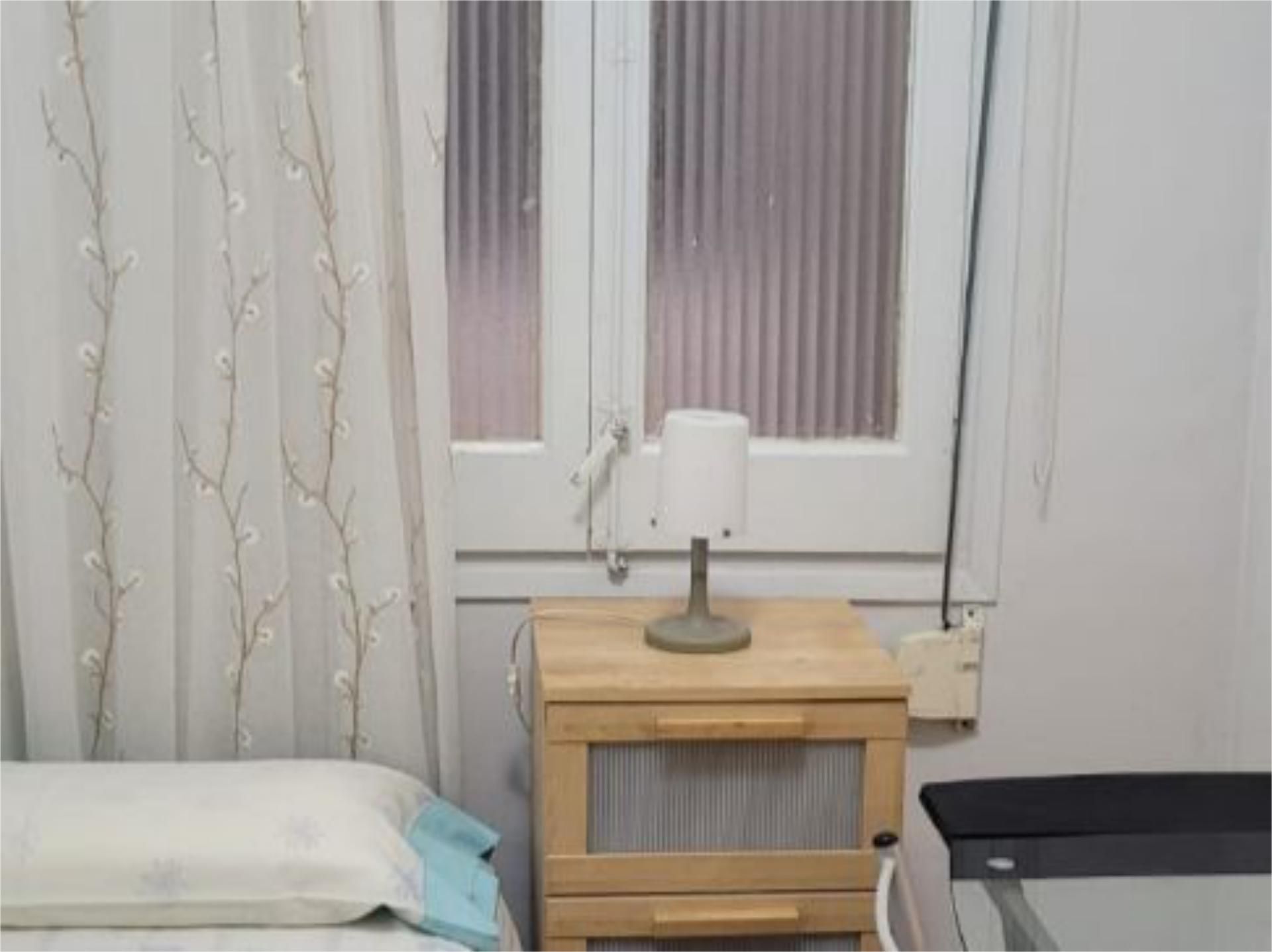 Bedroom of Flat to share in  Barcelona Capital  with Parquet flooring, Terrace and Furnished